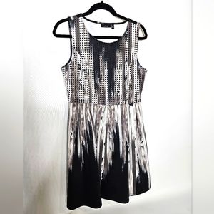 Fun summer dress with cute detail